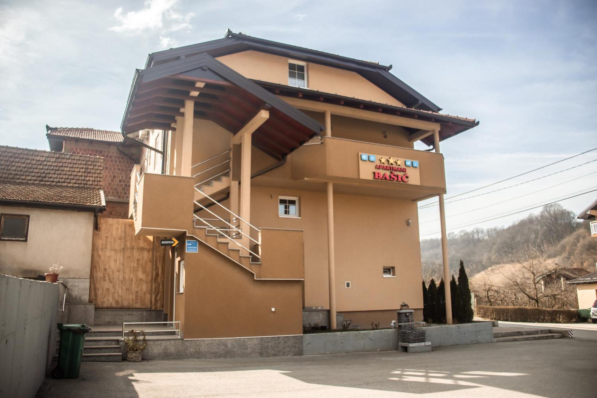 Apartments Basic Visoko Bagian luar foto
